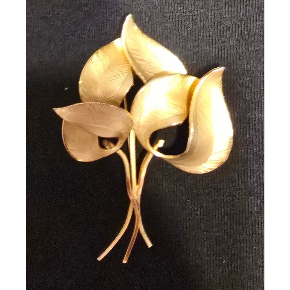 Giovanni Tri-Leaf Gold Tone Brooch 1970s